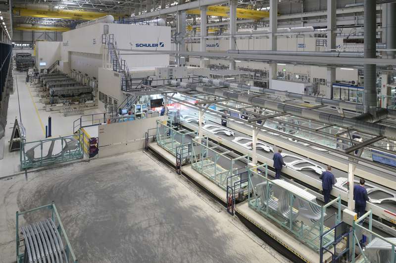 A BMW Group tetemes mértékben fokozza az alacsony emisszióértékű acél alkalmazási arányát Európában funkcionáló gyárai sorozatgyártási folyamataiban
